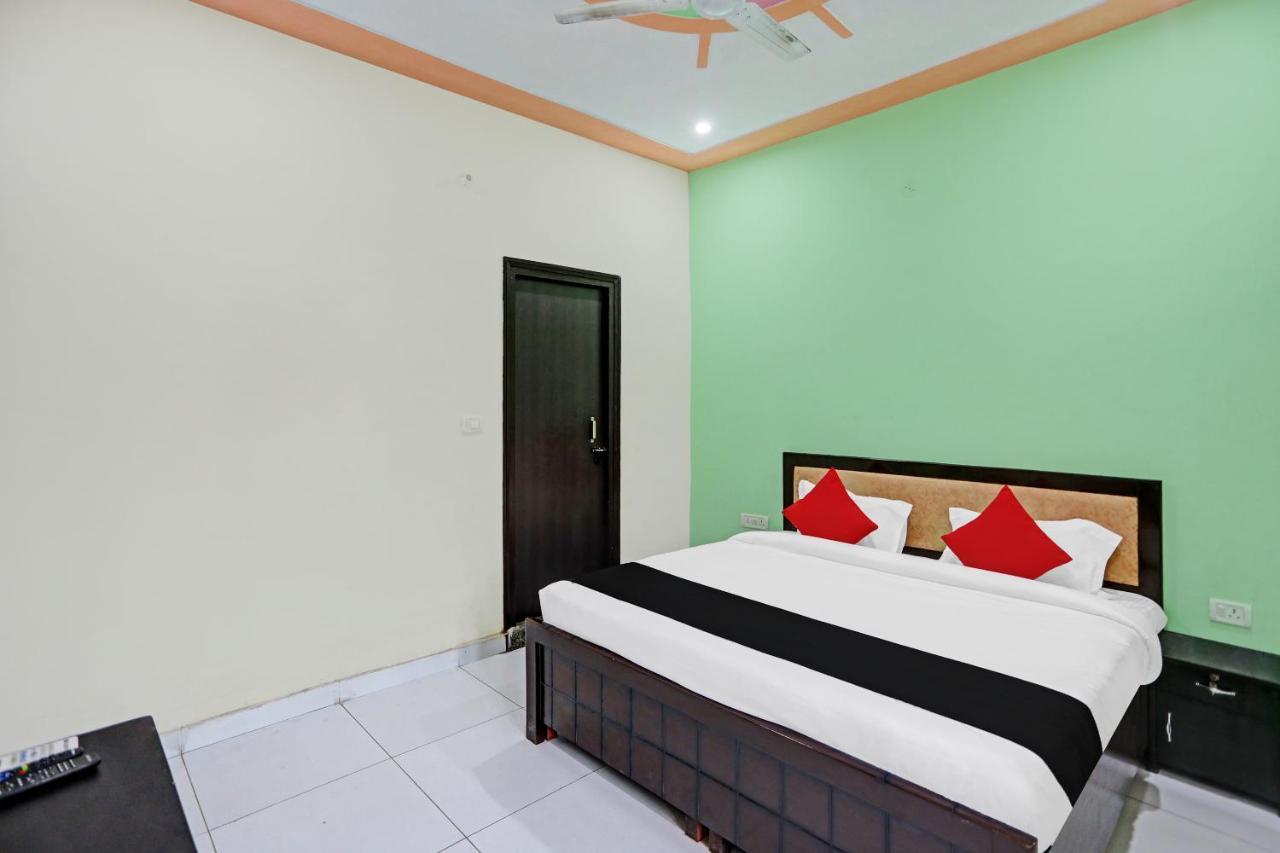 Capital O Friends Zone The Guest House เกรทเตอร์นอยดา ภายนอก รูปภาพ